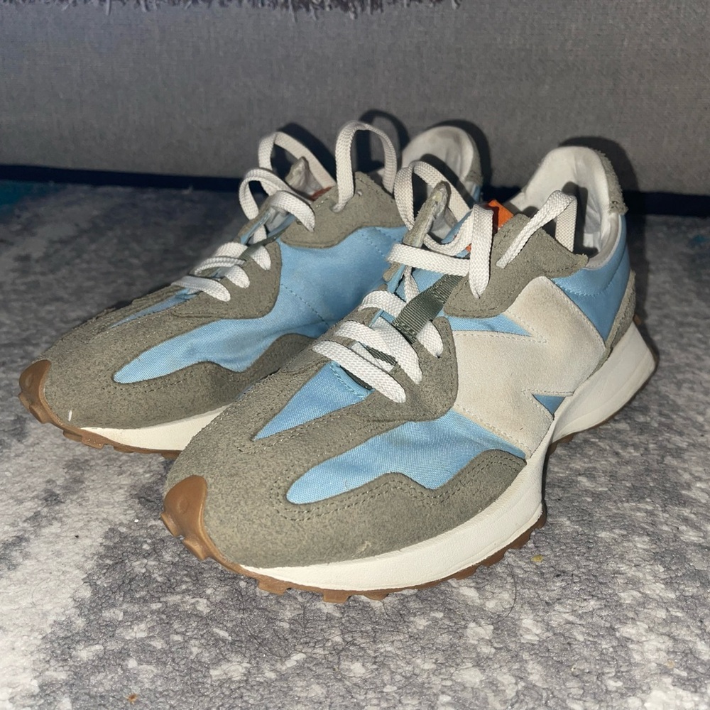 New Balance 327 **READ DESCRIPTION FOR SIZE**